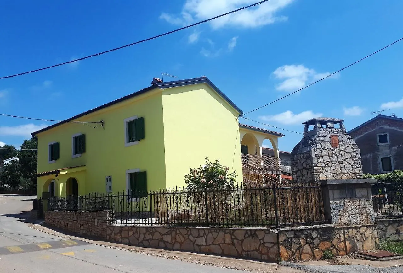 Apartments With A Parking Space Kastelir, Central Istria - Sredisnja Istra - 17528